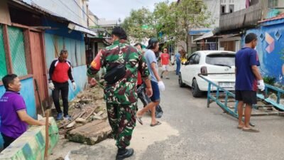 Babinsa 1004-08/Pulau Laut Utara: Mengajak Warga Gotong Royong untuk Meningkatkan Kepedulian Masyarakat