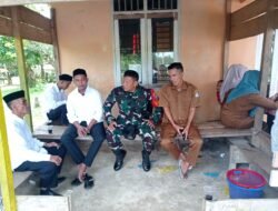 Menjalin Silaturahmi Babinsa Koramil 02/Woyla, Komsos dengan Tokoh Masyarakat di Wilayah Binaan