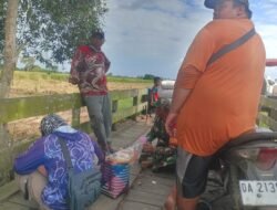 Komsos dan Monitoring Wilayah: Babinsa Koramil 1005-03/Rantau Badauh Berinteraksi dengan Masyarakat