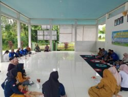 Babinsa dan Bhabinkamtibmas Dukung Rembuk Stunting di Desa Puncak Harapan