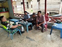 Jaga Silahturahmi Babinsa Koramil 01/Sungaimas Laksanakan Komsos Dengan Warga Desa Binaan