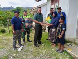 Danramil 01/SM Kodim 0105/Abar Berikan Bantuan Sembako kepada Korban Kebakaran