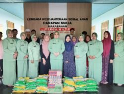 Dandim 1005/Barito Kuala dan Ketua Persit Serahkan Bantuan Sembako ke Dua Panti Asuhan