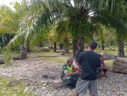 Mempererat Hubungan Silaturahmi Babinsa Koramil 01/Sungaimas Laksanakan Komsos Bersama Warga Binaan