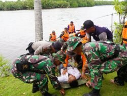 Personel Kodim 0107/Aceh Selatan Latih Kesiapsiagaan Hadapi Banjir Lewat Simulasi Evakuasi