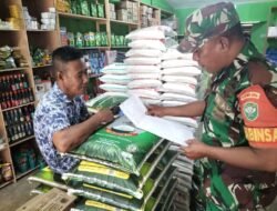 Babinsa Koramil 03/Panga Monitor Harga Sembako untuk Jaga Kondusifitas Pasar