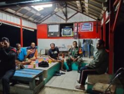TNI Berjaga Malam: Babinsa Koramil 1003-04/Kandangan Patroli Untuk Keamanan Masyarakat