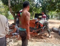 Babinsa Koramil 14/Jelai Hulu Ajak Warga Gotong Royong Jaga Kebersihan Lingkungan