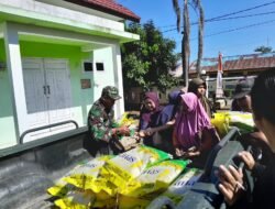 Babinsa Gelar Pasar Murah di Desa Mayang Sari untuk Bantu Masyarakat
