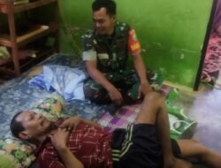Babinsa Koramil 03 Setia Bakti Jalin Silaturahmi dengan Mantan Kombatan yang Sakit