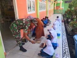 Babinsa Koramil 01 Jaya Pantau Distribusi Makanan Bergizi di SDN 1 Jaya