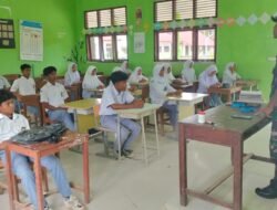 Dorong Generasi Muda, Babinsa Darul Hikmah Sosialisasikan Penerimaan Calon Bintara dan Tamtama TNI AD di SMA Negeri 1 Darul Hikmah