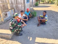 Babinsa Koramil Maurole Tingkatkan Keamanan dan Kebersihan Lingkungan di Desa Aewora