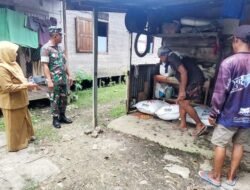 Bantuan Pupuk Untuk Petani: Babinsa Koramil 1003-02/Padang Batung Pastikan Tepat Sasaran