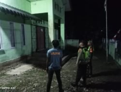 Babinsa dan Bhabinkamtibmas Gelar Patroli Terpadu Siskamling di Woyla Barat