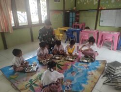 Babinsa Koramil 10/Sandai Dampingi Pelaksanaan Program Makan Bergizi Gratis di TK Bhayangkari Sandai