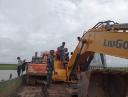 Babinsa Dampingi Kegiatan CSR PT. Kharisma Jaya Agung Makmur, Dukung Ketahanan Pangan di Desa Sawaja