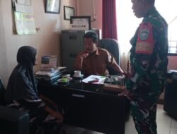 Babinsa Koramil Johan Pahlawan Laksanakan Komsos Bersama Aparatur Desa Ujung Baroh