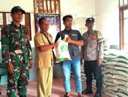 TNI-Polri Bersinergi, Babinsa dan Bhabinkamtibmas Dampingi Penyaluran Bantuan Beras di Merauke