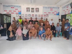 Anggota Koramil 08/Arongan Lambalek Bersama Anggota Polsek Arongan Lambalek Ikuti Musdes dan Rembuk Stunting di Desa Ujung Simpang