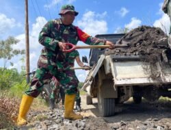 Warga Desa Tumih Sambut Gembira Distribusi Material Basecross dari TMMD