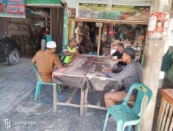 Babinsa Koramil 01/Sungaimas Laksanakan Komsos Bersama Tokoh Agama dan Masyarakat di Desa Binaan