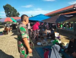 Babinsa Koramil 1001-06/Amuntai Utara dan Masyarakat Jalin Komsos, Perkuat Hubungan dan Jaga Keamanan