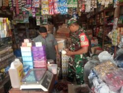 Babinsa Koramil 02/Jaya Lakukan Pengecekan Harga Sembako di Pasar Tradisional