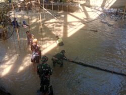 Sinergi Masyarakat dan Aparat, Gotong Royong Pembersihan Sungai di Tapin