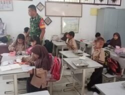 Babinsa Koramil 07/Johan Pahlawan Pantau Pendistribusian MBG