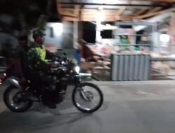 Babinsa dan Linmas Gelar Patroli Siskamling, Jaga Keamanan dan Ketenangan Masyarakat