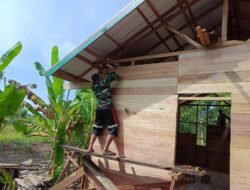 Kebersamaan TNI dan Masyarakat, Rumah Kai Salamun Tinggal Selangkah Lagi Selesai