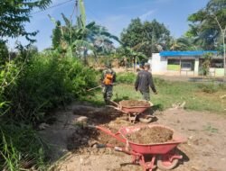 Satgas TMMD dan Warga Bergotong Royong dalam Pengambilan Tanah Timbunan untuk Pos Kamling