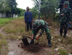 Satgas TMMD Hijaukan Jalan Desa Tumih–Lawang dengan Penanaman Pohon Buah
