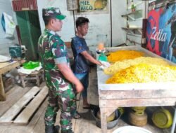 Babinsa Koramil 06/Teunom Jalin Komsos dengan Pengusaha Mie Tepung di Kecamatan Teunom