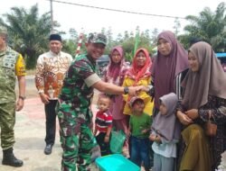 Kunjungan Tim Wasev TMMD, Warga Desa Tumih Terima Bantuan Gizi Anak