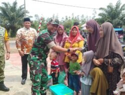 TMMD Ke-126 Kodim 1005/Barito Kuala Peduli Stunting, Gelar Pembagian Sembako di Desa Tumih