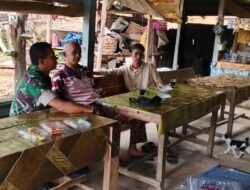 Babinsa Setia Bakti Ajak Warga Waspadai Bencana Saat Musim Hujan