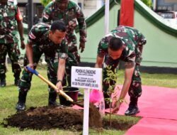 Pangdam XXIV/Mandala Trikora Tanam Pohon Kelengkeng di Makodim 1707/Merauke