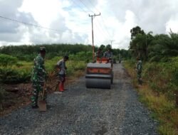 TMMD Ke-126: Kopda Metia dan Operator Alat Berat Bergerak Bersama demi Hasil Optimal