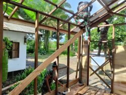 Progres RTLH TMMD: Struktur Atap dan Dinding Kayu Mulai Terpasang