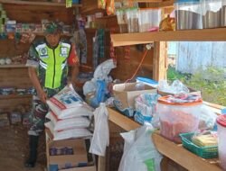 Babinsa Setia Bakti Laksanakan Pemantauan Harga Sembako di Pasar Tradisional