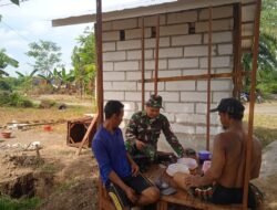 Serma Asmaran Jemput Bola Periksa Kesehatan Warga Tumih