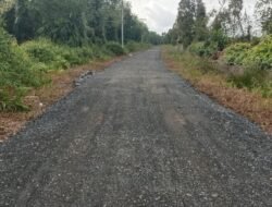 TNI dan Rakyat Bersatu Bangun Jalan Desa Tumih–Belawang