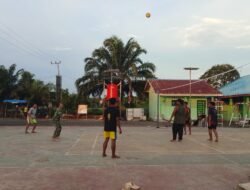 Senyum Warga Tumih Hiasi Pertandingan Voli Bersama Anggota Satgas