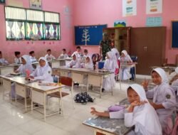 Babinsa Pantau Penyaluran Makanan Bergizi untuk Siswa MIN 1 Jaya