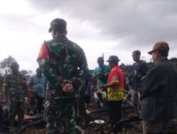 Danramil 1203-05/Sungai Laur Hadiri Ritual Adat Plang Pisau di Desa Sungai Daka