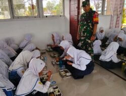 Babinsa Anjir Pasar Kawal Program Makan Bergizi Gratis: Ribuan Siswa di Batola Terima Manfaat