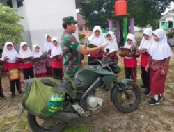 Babinsa Koramil 05/Panga Ajak Siswa SD Negeri 1 Panga Gemar Membaca Lewat Program Motor Pintar