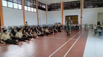 Korem 012/TU : Babinsa Koramil 02/Lateng Latih PBB Siswa di SR : Tanamkan Disiplin, Nasionalisme, dan Jiwa Kepemimpinan Sejak Dini